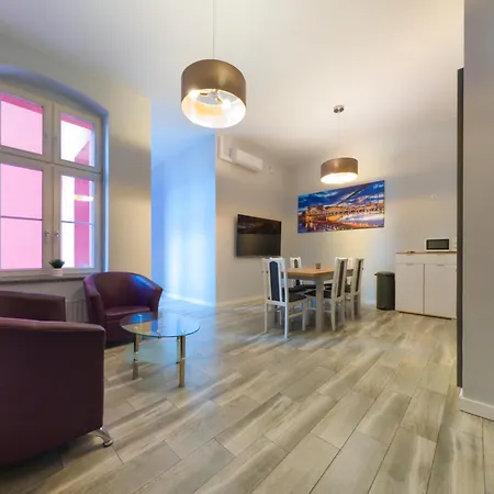 Glowny Comfort By Bookinghost *