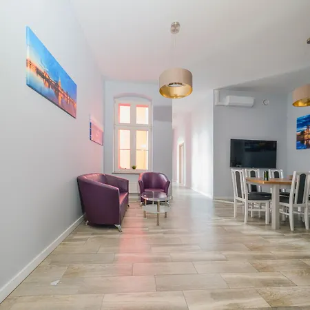 Glowny Comfort By Bookinghost 아파트