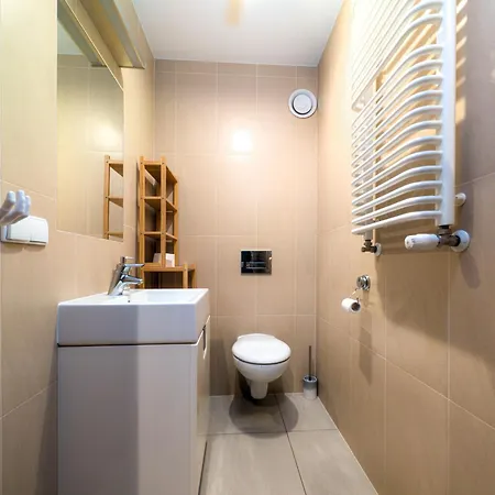 Glowny Comfort By Bookinghost Apartman