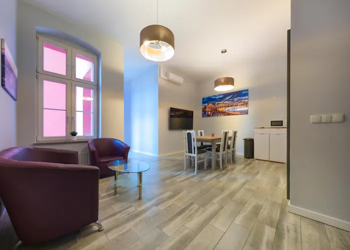 Glowny Comfort By Bookinghost *