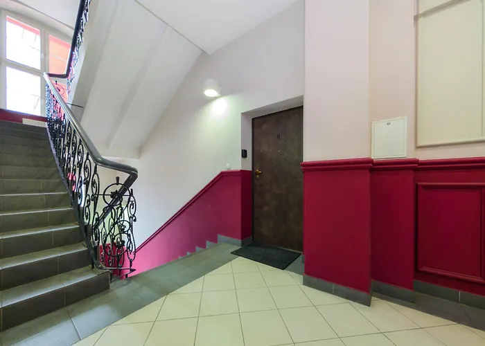 Glowny Comfort By Bookinghost