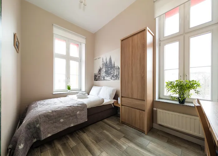 Glowny Comfort By Bookinghost